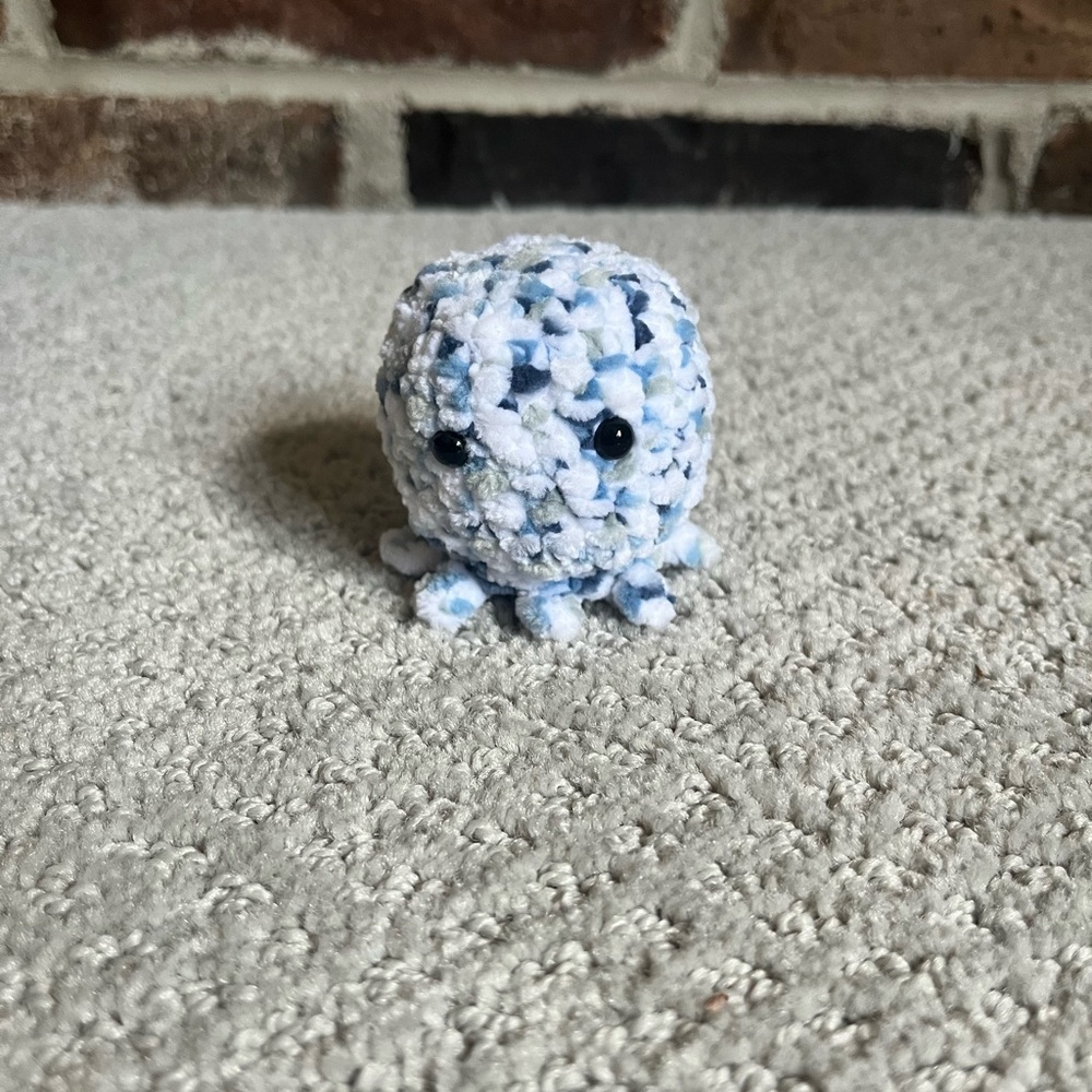 HANDMADE crocheted mini octopus amigurumi